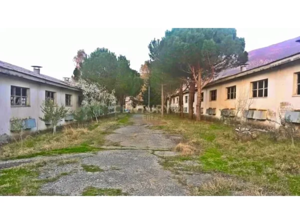 Tirane, shitet ambjent biznesi Kati 0, 51.000 m² 2.500.000 € (Elbasan)