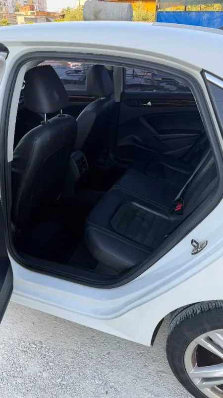 Kavaje, shes makine Passat Nafte, e bardhë automatik Kondicioner 2.200 km 6.999 €