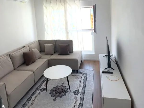 Tirane, jepet me qera apartament 1+1 Kati 8, 90 m² 450 € 