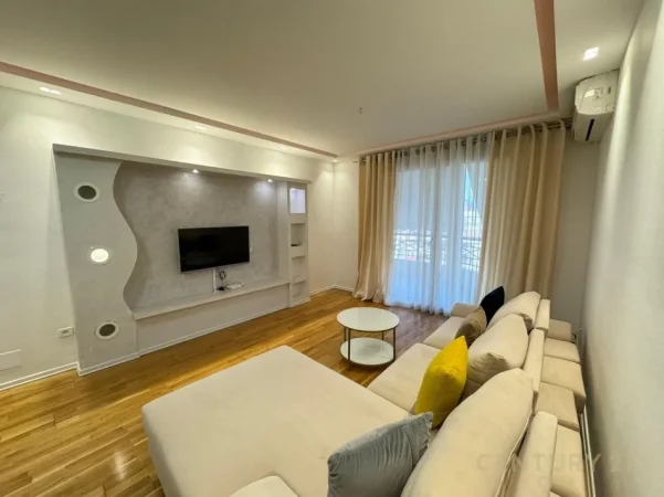 Tirane, jepet me qera apartament 2+1 Kati 4, 103 m² 730 € (Kristal center)