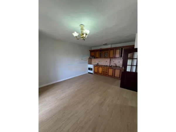 Tirane, shitet apartament 1+1+Ballkon Kati 4, 60 m² 108.000 € (Ali Demi)