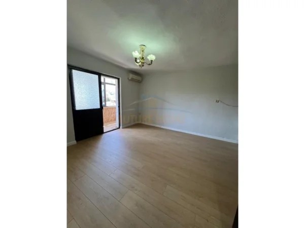 Tirane, shitet apartament 1+1+Ballkon Kati 4, 60 m² 108.000 € (Ali Demi)