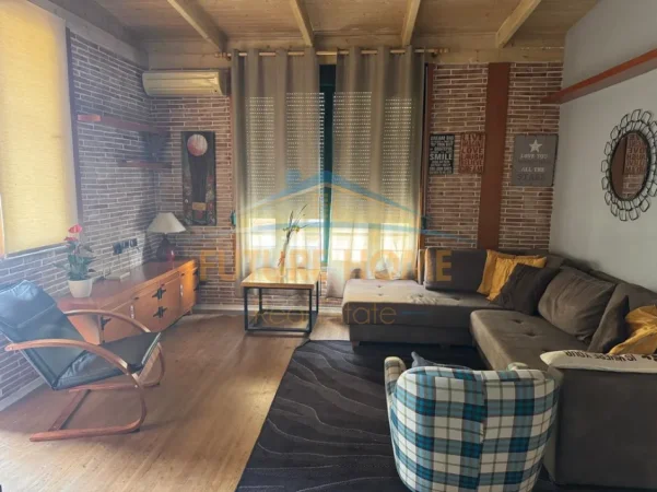 Tirane, jepet me qera apartament 1+1+Ballkon Kati 5, 75 m² 650 € (Kopshti Zoologjik)