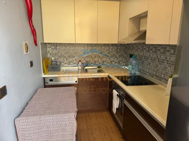 Tirane, jepet me qera apartament 1+1+Ballkon Kati 5, 75 m² 650 € (Kopshti Zoologjik)