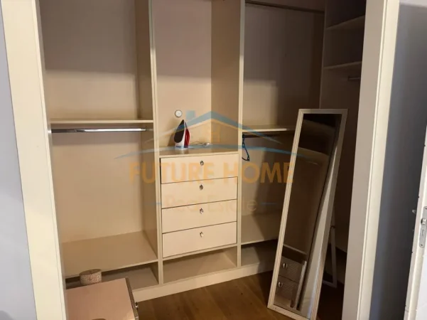 Tirane, jepet me qera apartament 1+1+Ballkon Kati 5, 75 m² 650 € (Kopshti Zoologjik)