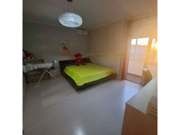 Tirane, shitet apartament 3+1+Ballkon Kati 4, 166 m² 250.000 € (Mezez)