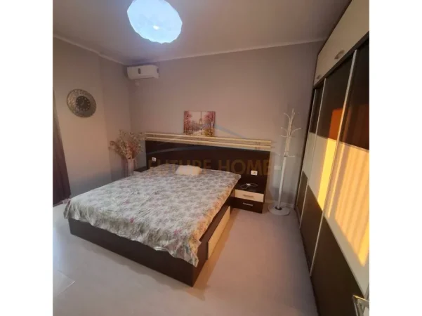 Tirane, shitet apartament 3+1+Ballkon Kati 4, 166 m² 250.000 € (Mezez)