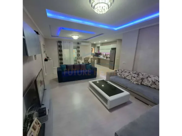 Tirane, shitet apartament 3+1+Ballkon Kati 4, 166 m² 250.000 € (Mezez)