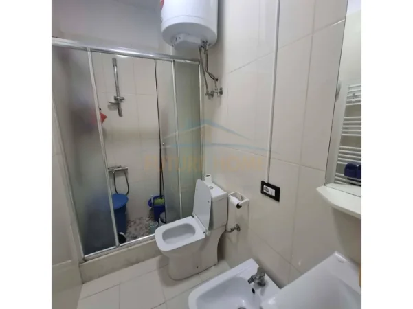Tirane, shitet apartament 3+1+Ballkon Kati 4, 166 m² 250.000 € (Mezez)