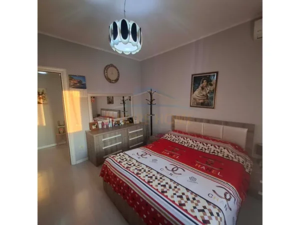Tirane, shitet apartament 3+1+Ballkon Kati 4, 166 m² 250.000 € (Mezez)
