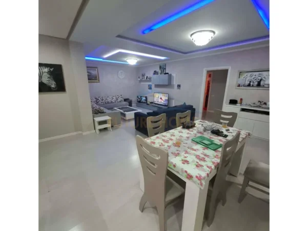 Tirane, shitet apartament 3+1+Ballkon Kati 4, 166 m² 250.000 € (Mezez)