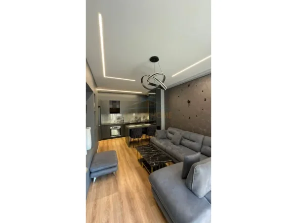 Tirane, shitet apartament 2+1+Ballkon Kati 2, 97 m² 140.000 € (Kamez)