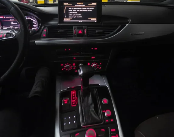 Tirane, shes makine Audi A6 Benzin+Gaz, e zeze automatik Kondicioner 13.000 €
