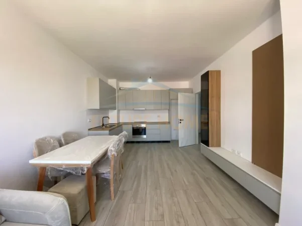 Tirane, jepet me qera apartament 2+1+Ballkon Kati 4, 99 m² 424 € (Paskuqan)