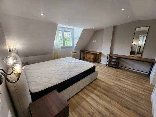 Tirane, shitet apartament 4+1+Ballkon Kati 4, 190 m² 420.000 € (Liqeni i Thate)