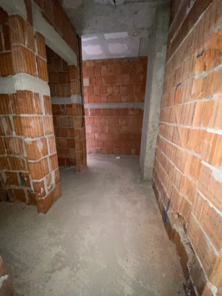 Tirane, shitet apartament 2+1 Kati 5, 172.000 € (Pranë Ish Burgut të Grave, Ali Dem)