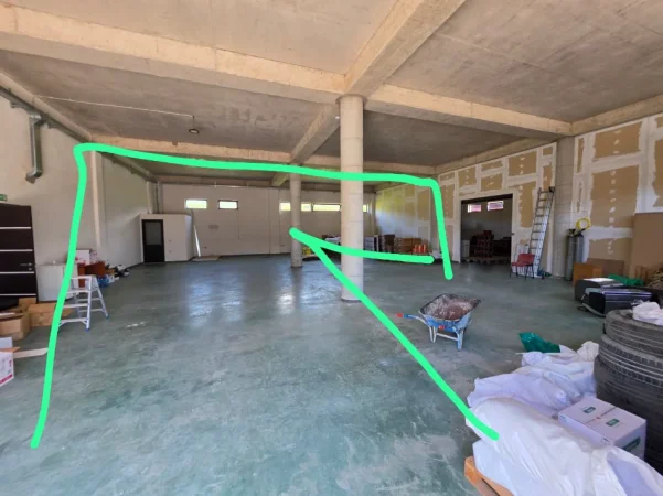 🏢 MAGAZINË MODERNE ME QIRA NË PRUSH – Kombinat  200 m² | Ndërtim i Ri | Standarde Bashkëkohore 5 m lartësi 💥 100.000 Lekë/Muaj 🔥🔥