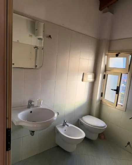 Tirane, jepet me qera apartament 2+1 Kati 3, 80 m² 400 € (Siri Kodra ,Hotel Meridian)