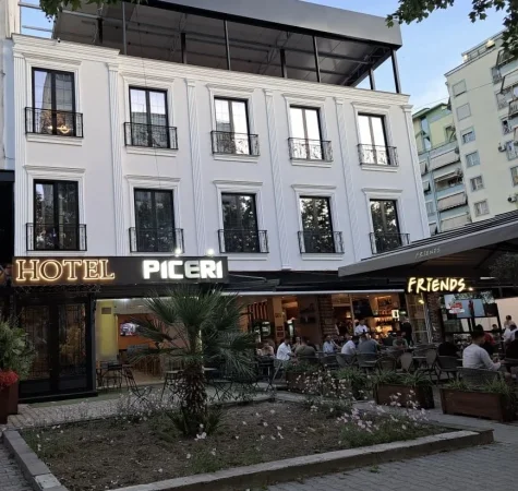 Elbasan, jepet me qera ambjent biznesi Kati 1, 200 m² 1.700 € (https://maps.app.goo.gl/Qq1ekTcGC4R25rBY9?g_st=ipc)