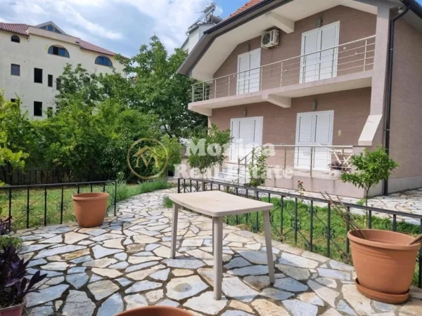 Tirane, jepet me qera truall , (Private 52 Ali Demi)