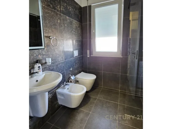 Tirane, jepet me qera garsonier 1+1 Kati 5, 40 m² 400 € (Don Bosco Titan143266)