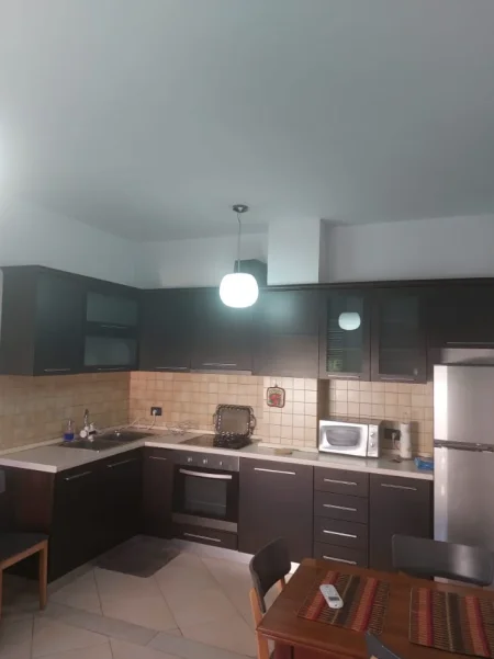 Tirane, jepet me qera apartament 1+1+Ballkon Kati 7, 60 m² 600 € (Rruga Bardhok Biba)