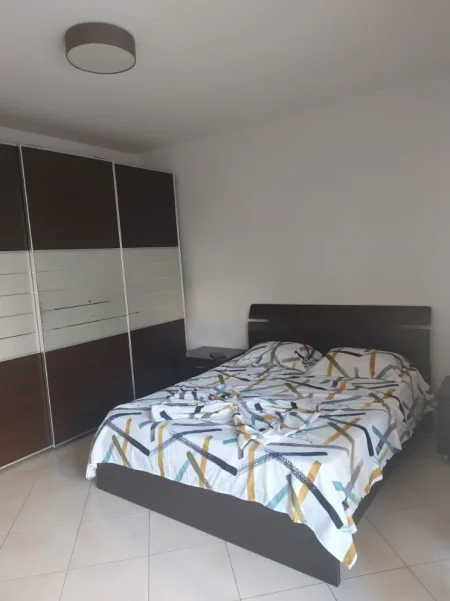 Tirane, jepet me qera apartament 1+1+Ballkon Kati 7, 60 m² 600 € (Rruga Bardhok Biba)