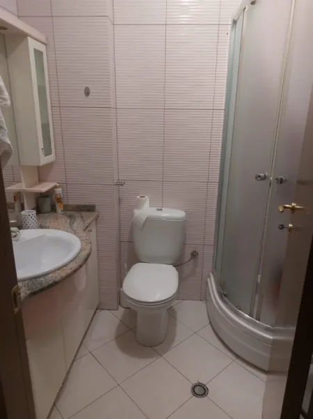 Tirane, jepet me qera apartament 1+1+Ballkon Kati 7, 60 m² 600 € (Rruga Bardhok Biba)