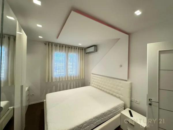 Tirane, jepet me qera apartament 2+1 Kati 4, 103 m² 730 € (Qendra Kristal bot143268)