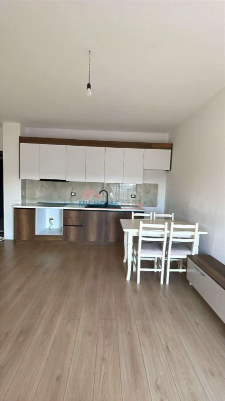 Tirane, jepet me qera apartament 1+1+Ballkon Kati 9, 65 m² 550 € (Rruga Filip Jano)