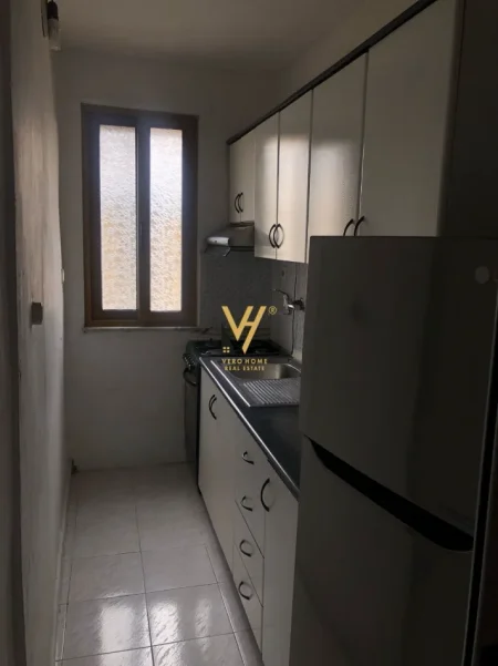 Tirane, jepet me qera apartament 1+1+Ballkon Kati 5, 74 m² 570 € (21 DHJETORI)