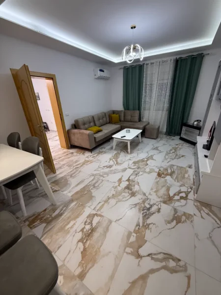 Tirane, jepet me qera shtepi 2+1 Kati 2, 94 m² 650 € 