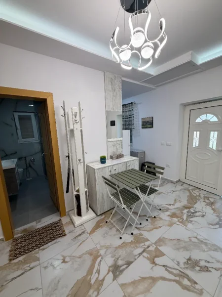 Tirane, jepet me qera shtepi 2+1 Kati 2, 94 m² 650 € 