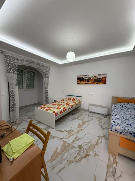 Tirane, jepet me qera shtepi 2+1 Kati 2, 94 m² 650 € 