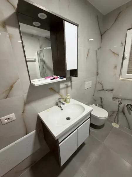 Tirane, jepet me qera shtepi 2+1 Kati 2, 94 m² 650 € 