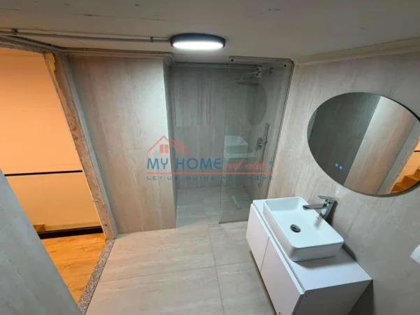 Tirane, jepet me qera apartament Dublex Kati 1, 62 m² 550 € (Rruga Bedri Karapici)