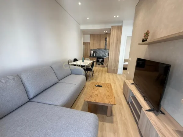 Tirane, jepet me qera apartament 2+1 Kati 8, 70 m² 500 € (Ali Demi prestige143249)