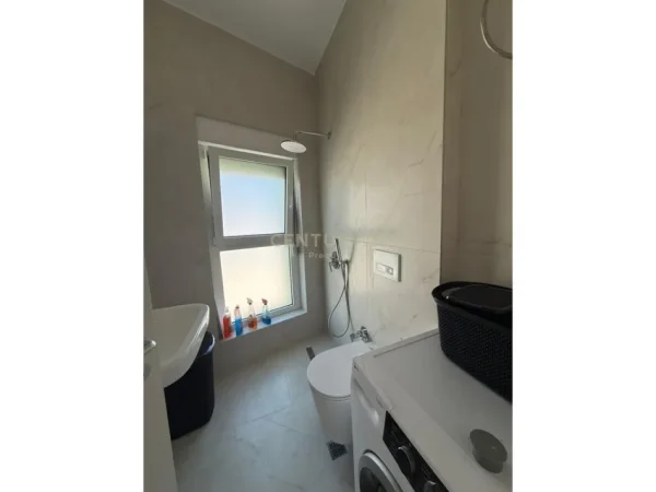 Tirane, jepet me qera apartament 2+1 Kati 8, 70 m² 500 € (Ali Demi prestige143249)