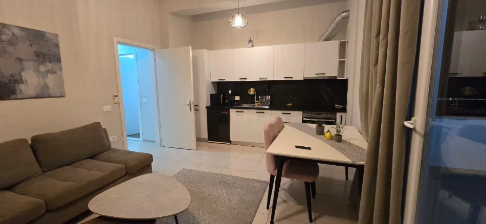 Tirane, jepet me qera apartament 2+1+Aneks+Ballkon Kati 2, 800 € (liqeni i thate , kopshti botanik)