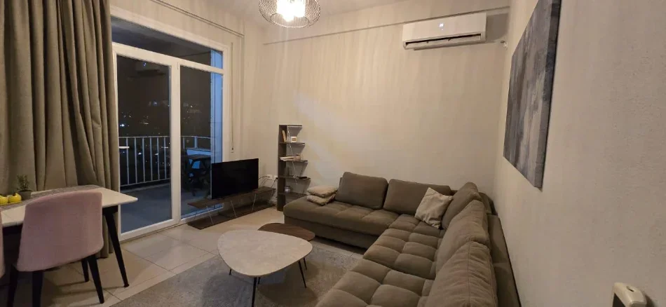 Tirane, jepet me qera apartament 2+1+Aneks+Ballkon Kati 2, 800 € (liqeni artificial)