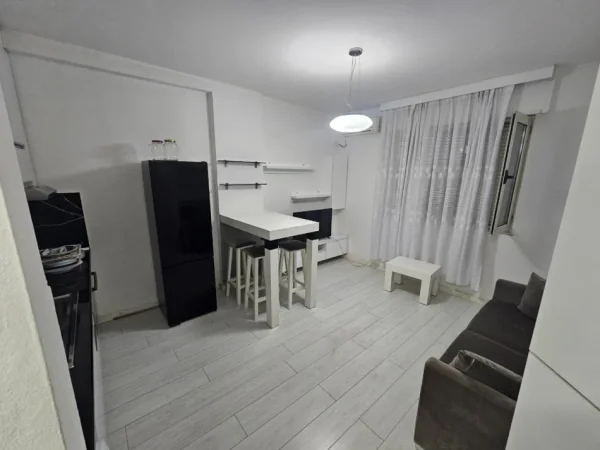 Tirane, jepet me qera apartament 1+1 Kati 2, 35 m² 350 € (Kodra e Diellit)