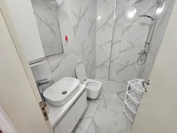 Tirane, jepet me qera apartament 1+1 Kati 2, 35 m² 350 € (Kodra e Diellit)