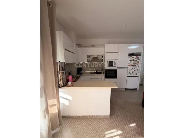 Tirane, jepet me qera apartament 1+1 Kati 3, 60 m² 450 € (Astir Gold143277)