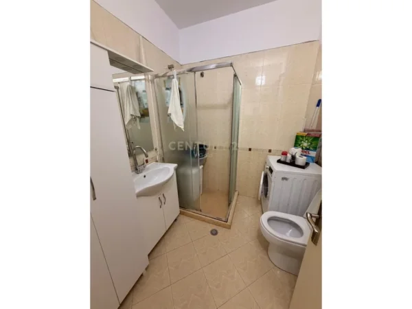 Tirane, jepet me qera apartament 1+1 Kati 3, 60 m² 450 € (Astir Gold143277)