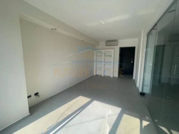 Tirane, jepet me qera zyre Kati 3, 58 m² 650 € (sami frasheri)