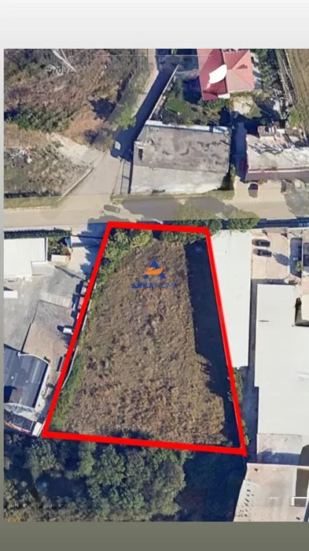 Tirane, shitet toke , 3.560 m² 534.000 € 