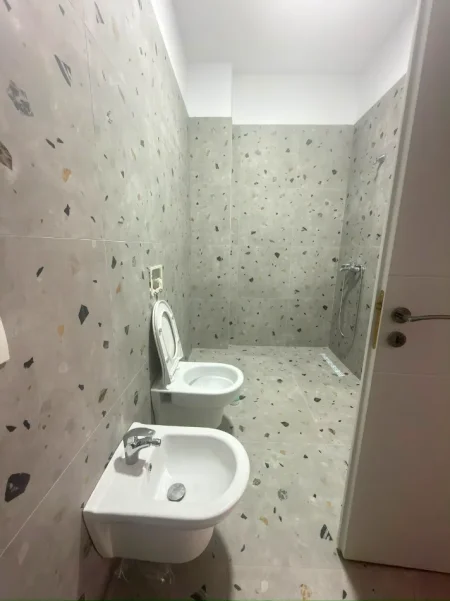 Tirane, jepet me qera apartament 2+1 Kati 3, 115 m² 500 € (Astir)