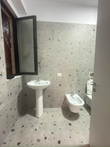 Tirane, jepet me qera apartament 2+1 Kati 3, 115 m² 500 € (Astir)