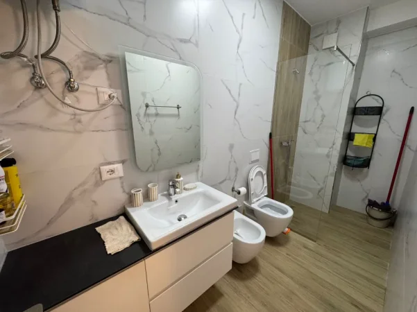 Tirane, jepet me qera apartament 1+1 Kati 5, (don bosko)