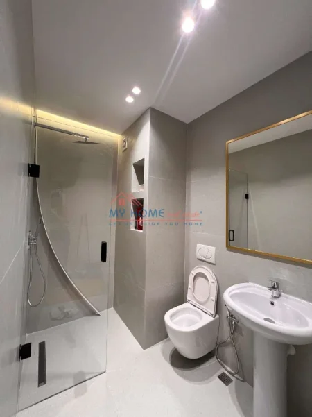 Tirane, jepet me qera apartament 2+1+Ballkon Kati 7, 110 m² 750 € (Don Bosko)